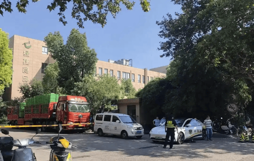 官方通报“部分学校被指午餐中的虾仁炒蛋存在问题”：相关菜品留样及原料已送检，一周内将出具检验结果