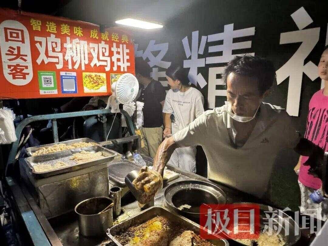 生意爆火赚得盆满钵满？鸡排哥谈收入笑称“还没赚到1个亿”