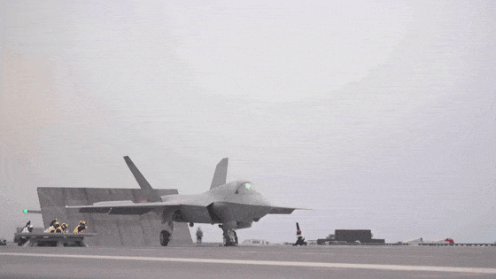 福建舰服役!曾有蒸汽弹射临时改电弹图纸传闻?有哪几点变化?