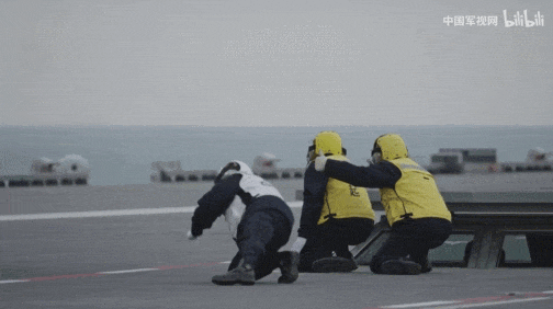 福建舰服役!曾有蒸汽弹射临时改电弹图纸传闻?有哪几点变化?