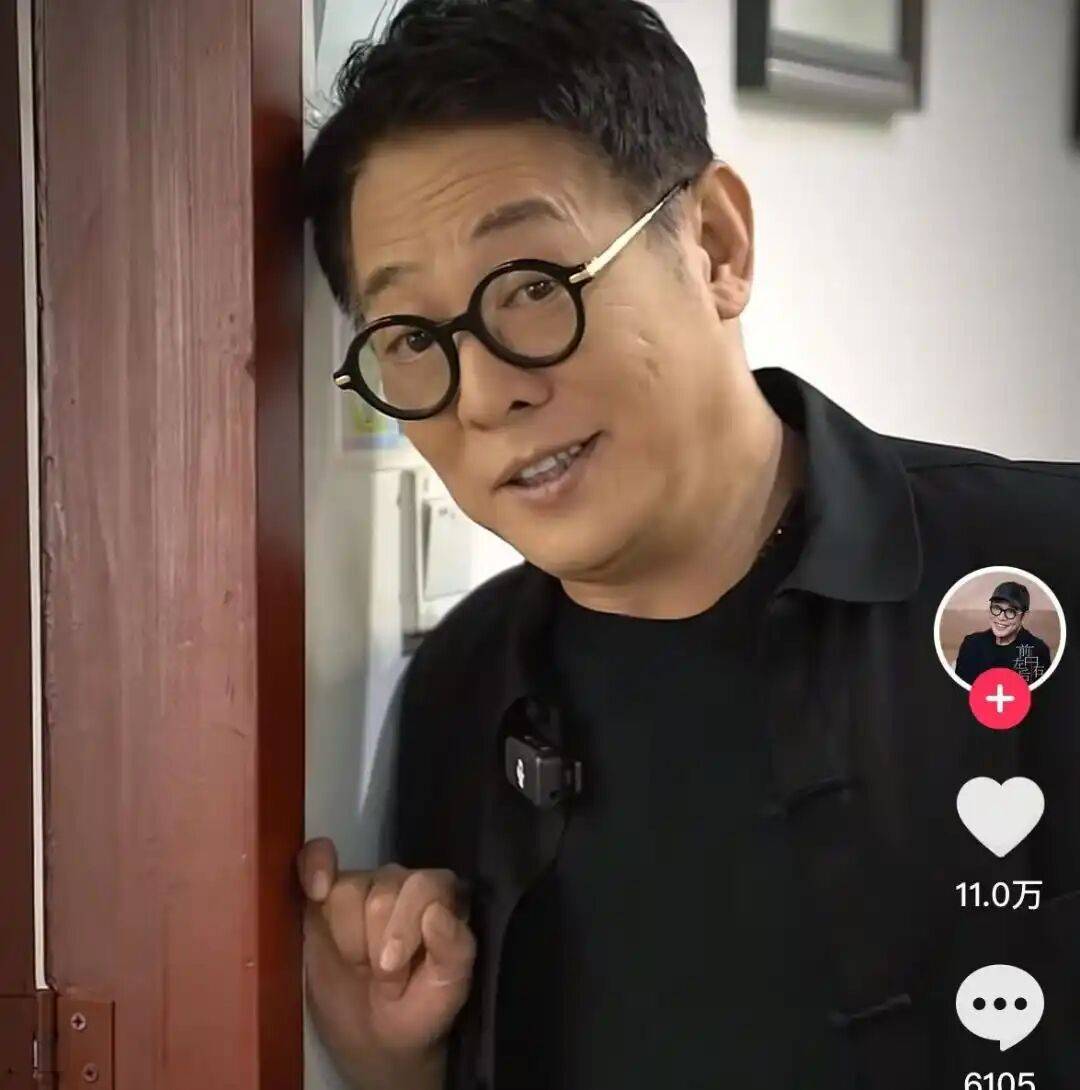 考古|李连杰晒游泳照状态重返巅峰!武打多年受伤频繁又患甲亢,功夫皇帝一路走来太不易