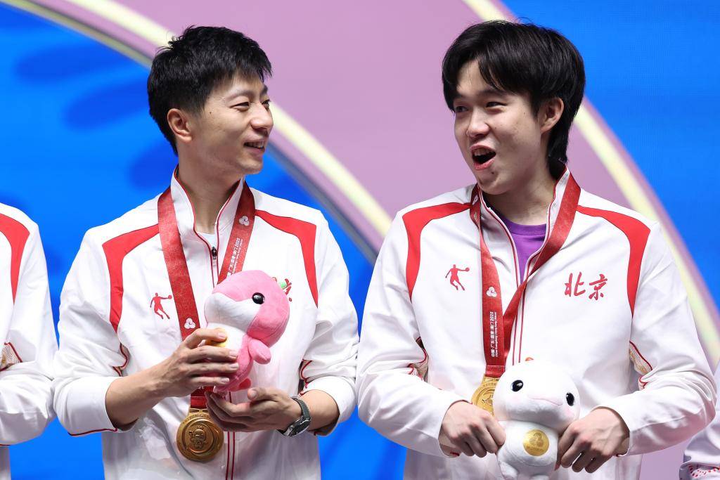 马龙：感谢时代好好变老 许昕：没马龙强说出去不丢人