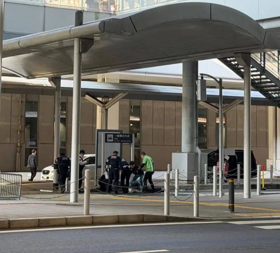 一名中国男子在日本关西机场坠亡，警方：其与母亲一同赴日旅游，具体情况正在调查