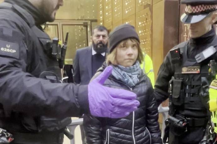 瑞典“环保少女”在英国伦敦被捕，因其参加支持巴勒斯坦的抗议活动