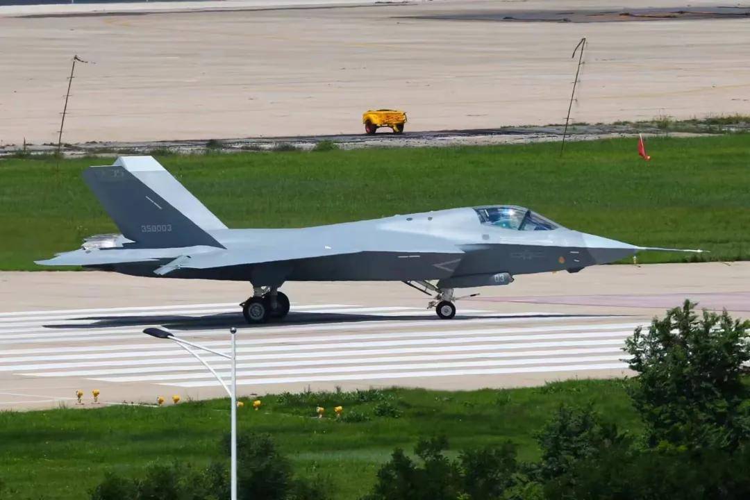 中国歼-35开启爆兵模式！加速生产的新歼-35有哪些惊喜