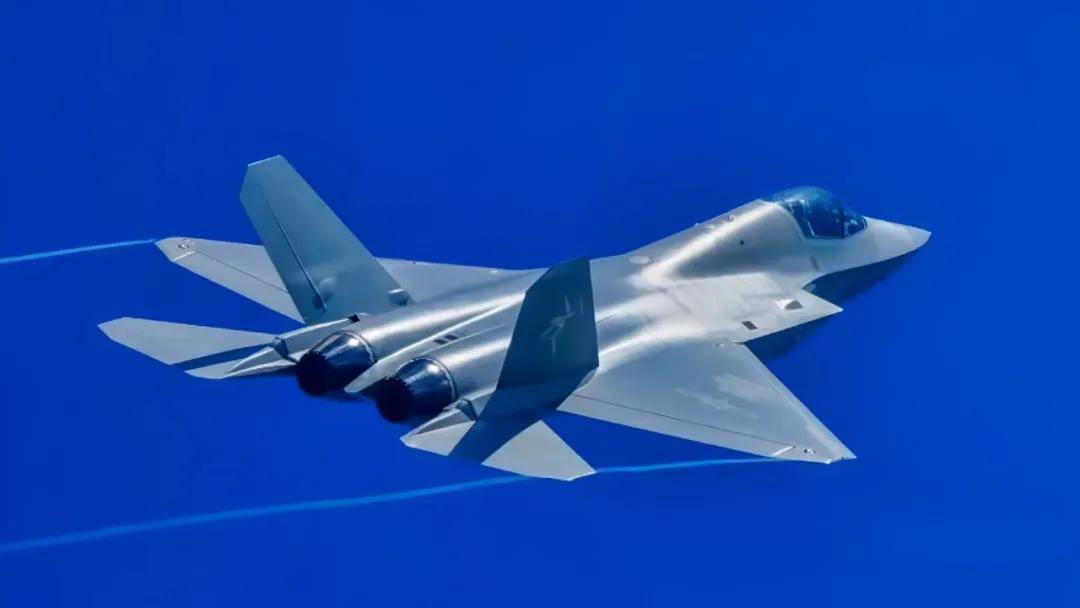 中国歼-35开启爆兵模式！加速生产的新歼-35有哪些惊喜