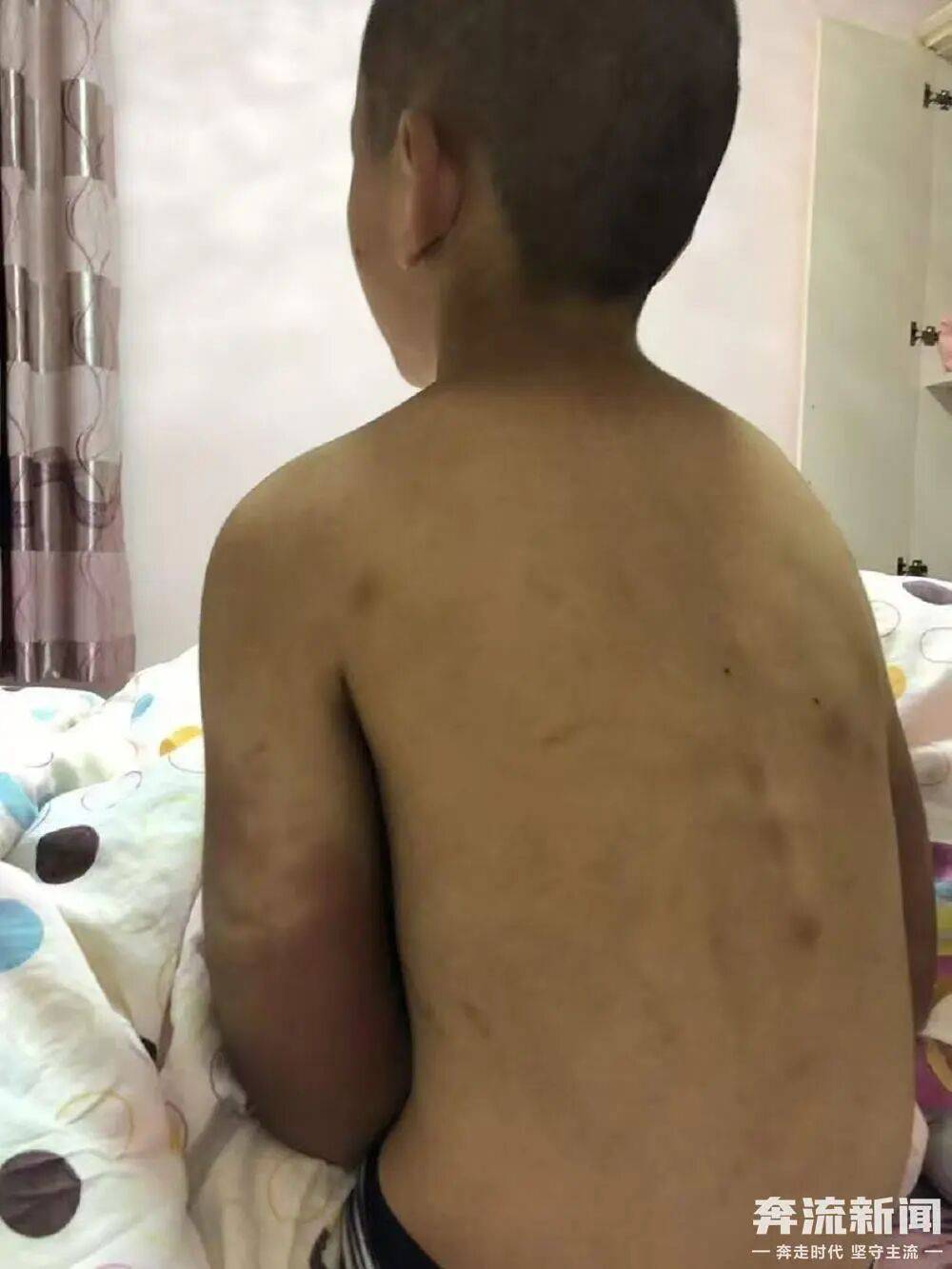 14岁少年被曝遭生父继母长期虐待离世，河南安阳多方回应