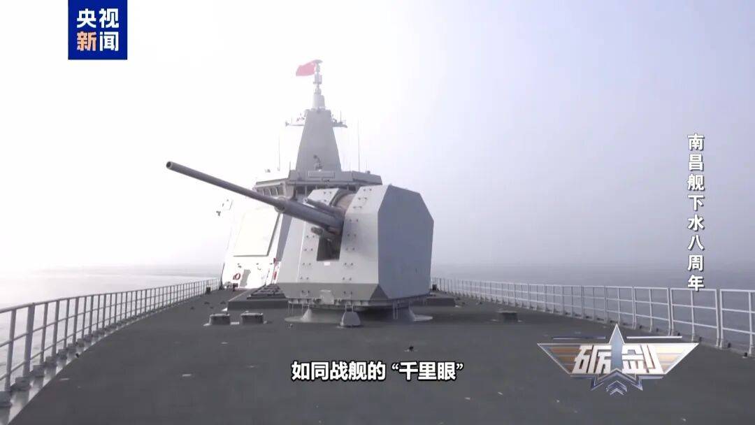 南昌舰以一敌二逼退外舰，详情披露：凌晨6时，战斗警报骤然响起，两艘外舰试图穿越正常航行的辽宁舰航母编队，南昌舰战术机动退敌