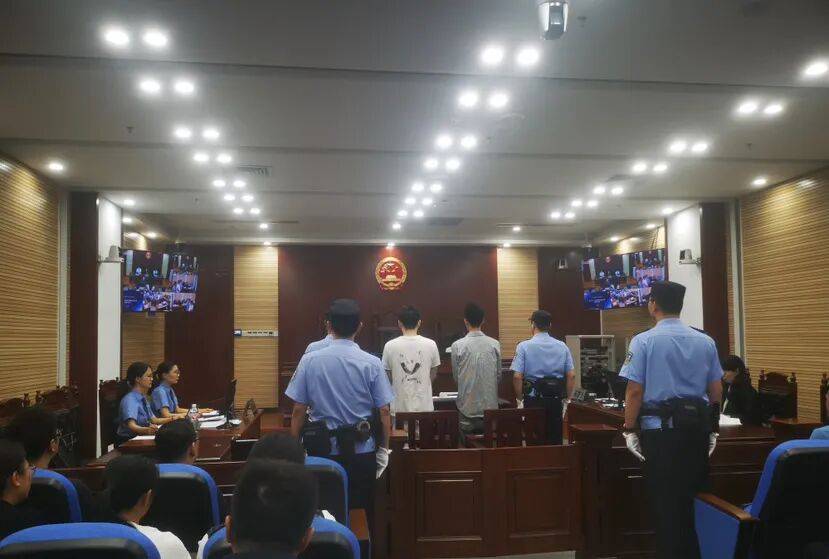 广州番禺一酒店领班串通游乐园验票人员，把客人没用过的过期门票重新做成二维码售卖，获利24万多元！法院判了