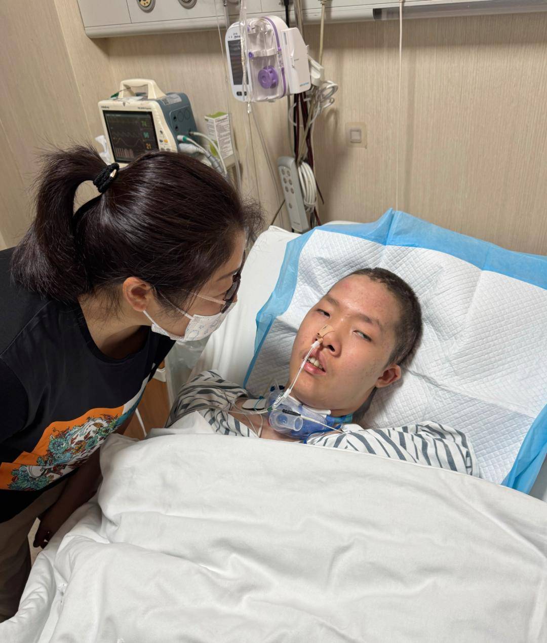 杭州大二女生突然要当女主播，全国几十万网友站台！爸爸感叹：为了救弟弟，完全变了个人