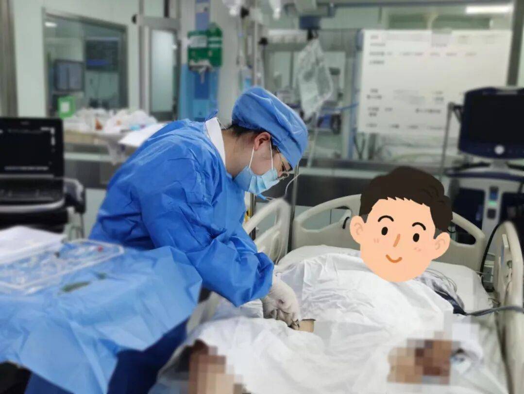 男子回到家又热又渴，随手拿起桌上的“矿泉水”一饮而尽险丧命，妻子急坏：是我刚调配的农药